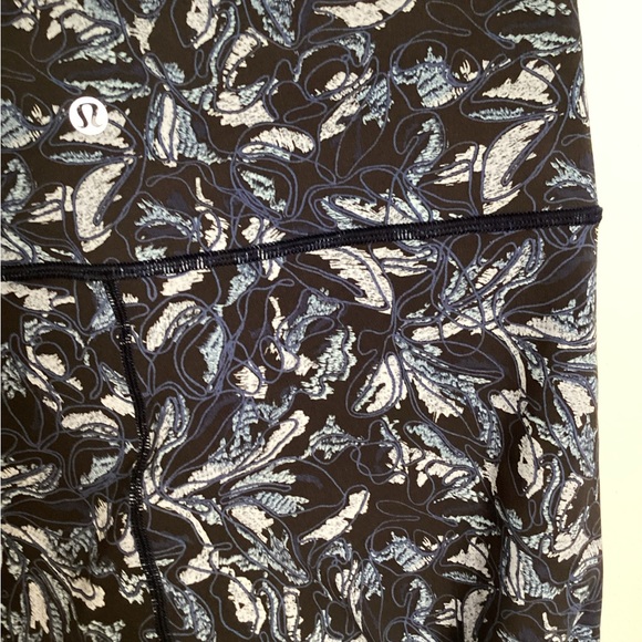 Lululemon Wunder Under Hi-Rise Tight 28"
Embellished Multi- Size 6 - Picture 4 of 5